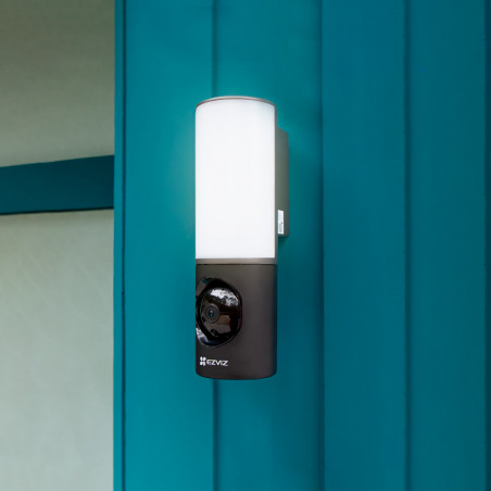 Cámara Inteligente IP EZVIZ LC3 2K+ con Lámpara de Pared