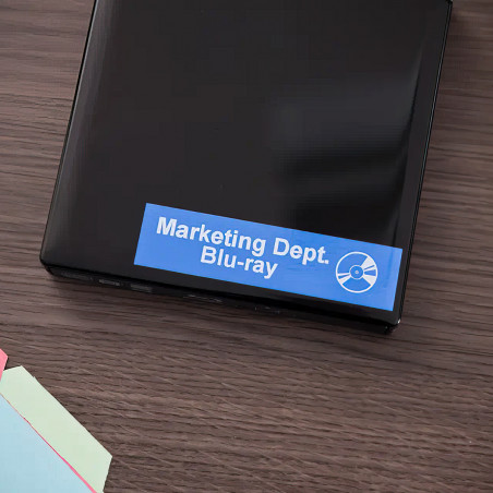 Cinta Brother TZe-555 Blanco / Azul 24 mm de ancho x 8 m de largo - Laminada Cinta Brother TZe-555 Blanco / Azul 24 mm de ancho x 8 m de largo - Laminada